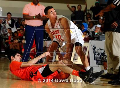 Thumbnail 3 in Cathedral Catholic vs. Beverly Hills (MaxPreps Holiday Classic) photogallery.