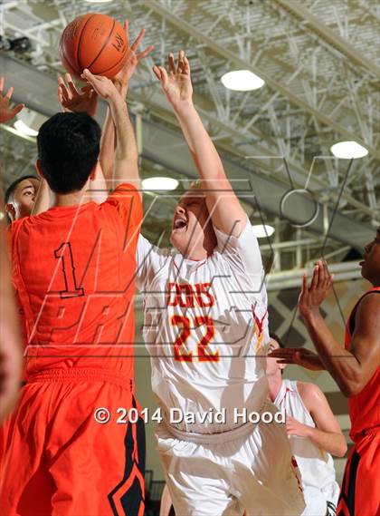 Thumbnail 2 in Cathedral Catholic vs. Beverly Hills (MaxPreps Holiday Classic) photogallery.