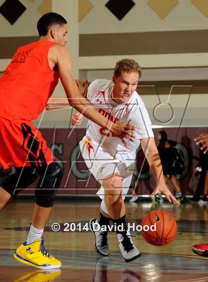 Thumbnail 2 in Cathedral Catholic vs. Beverly Hills (MaxPreps Holiday Classic) photogallery.
