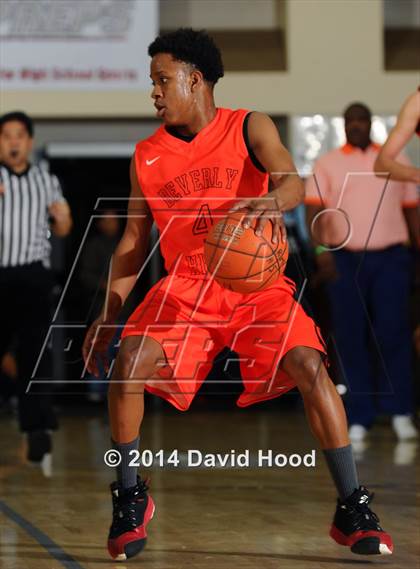 Thumbnail 2 in Cathedral Catholic vs. Beverly Hills (MaxPreps Holiday Classic) photogallery.