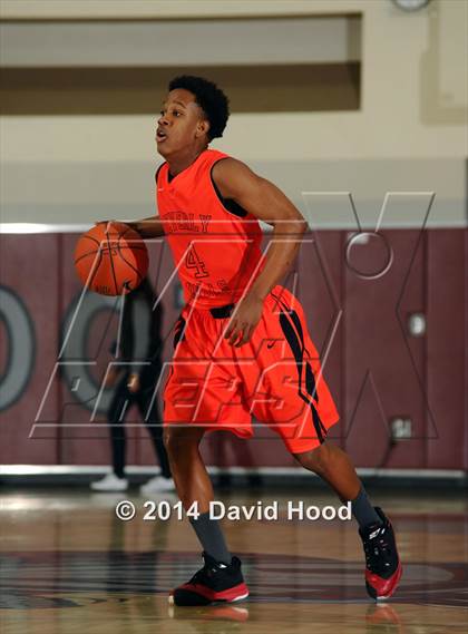 Thumbnail 2 in Cathedral Catholic vs. Beverly Hills (MaxPreps Holiday Classic) photogallery.