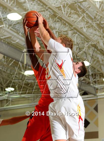 Thumbnail 3 in Cathedral Catholic vs. Beverly Hills (MaxPreps Holiday Classic) photogallery.