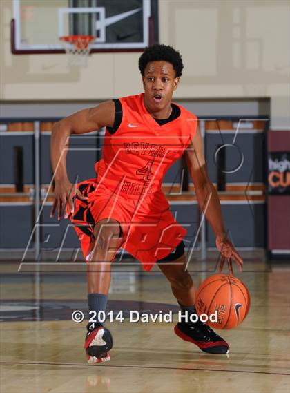 Thumbnail 3 in Cathedral Catholic vs. Beverly Hills (MaxPreps Holiday Classic) photogallery.