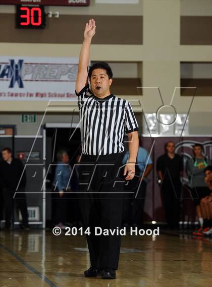 Thumbnail 1 in Cathedral Catholic vs. Beverly Hills (MaxPreps Holiday Classic) photogallery.
