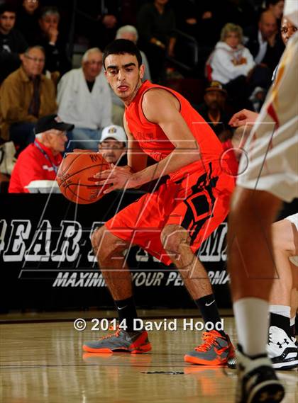 Thumbnail 2 in Cathedral Catholic vs. Beverly Hills (MaxPreps Holiday Classic) photogallery.