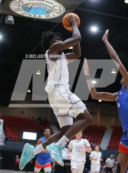 Thumbnail 3 in St. Joseph vs. Duncanville (King Cotton Classic) photogallery.