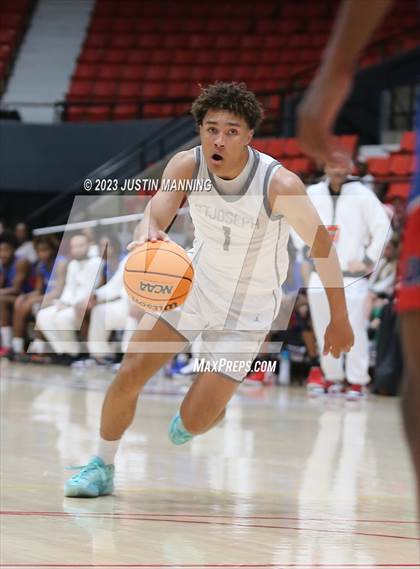Thumbnail 2 in St. Joseph vs. Duncanville (King Cotton Classic) photogallery.