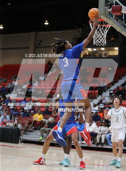 Thumbnail 2 in St. Joseph vs. Duncanville (King Cotton Classic) photogallery.