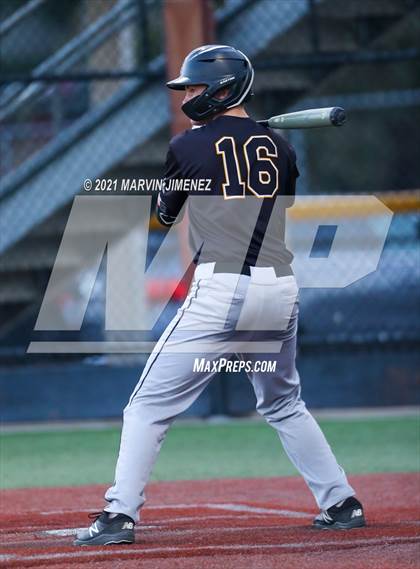 Thumbnail 3 in Oaks Christian vs. Newbury Park photogallery.