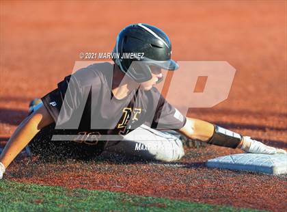 Thumbnail 3 in Oaks Christian vs. Newbury Park photogallery.