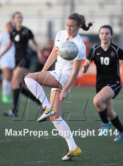 Thumbnail 3 in Saint Joseph vs. Oaks Christian (CIF SS D3 Final) photogallery.