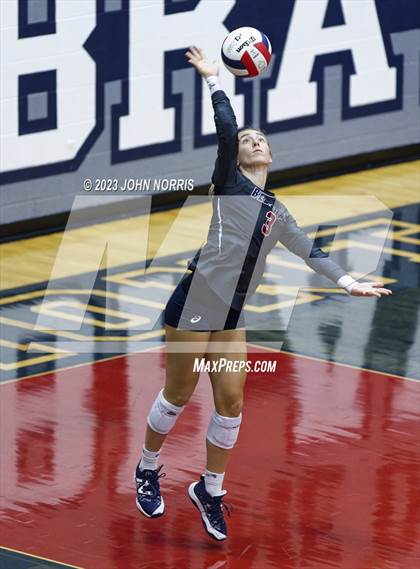 Thumbnail 2 in Leo @ Bellmont photogallery.
