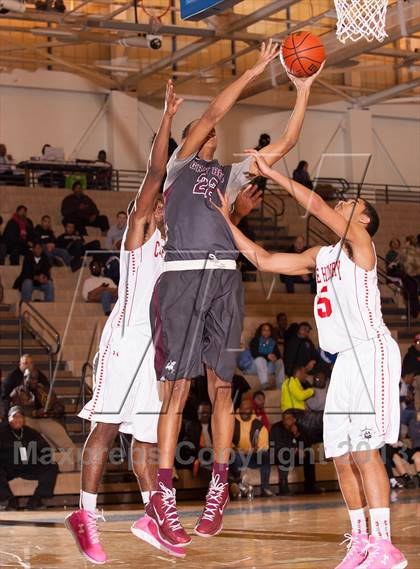 Thumbnail 2 in St. Benedict's Prep vs. Cape Henry Collegiate (Battle by the Bay) photogallery.