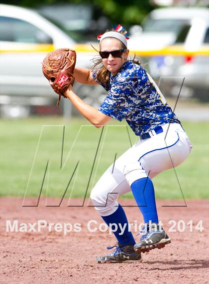 Thumbnail 1 in East Meadow vs. Clarence (NYSPHSAA Class AA Semifinal) photogallery.