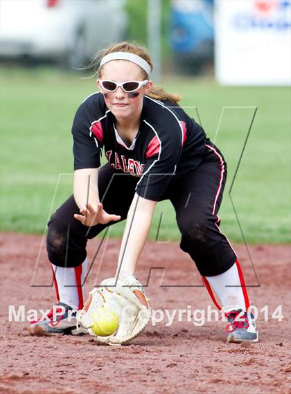 Thumbnail 1 in East Meadow vs. Clarence (NYSPHSAA Class AA Semifinal) photogallery.