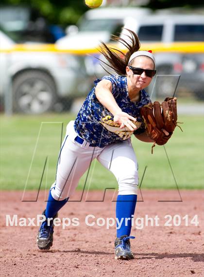 Thumbnail 2 in East Meadow vs. Clarence (NYSPHSAA Class AA Semifinal) photogallery.