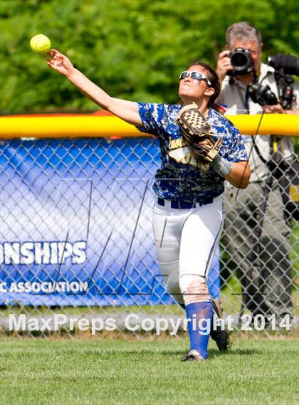 Thumbnail 1 in East Meadow vs. Clarence (NYSPHSAA Class AA Semifinal) photogallery.