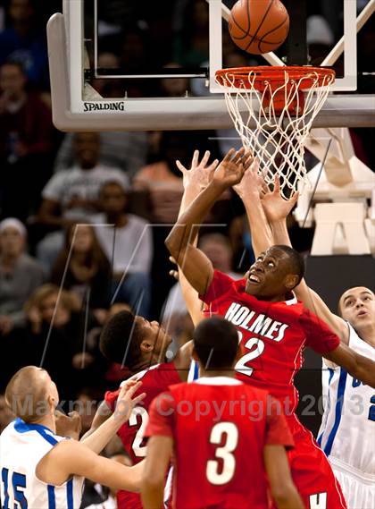 Thumbnail 2 in Holmes vs Covington Catholic (KHSAA Regional Final) photogallery.