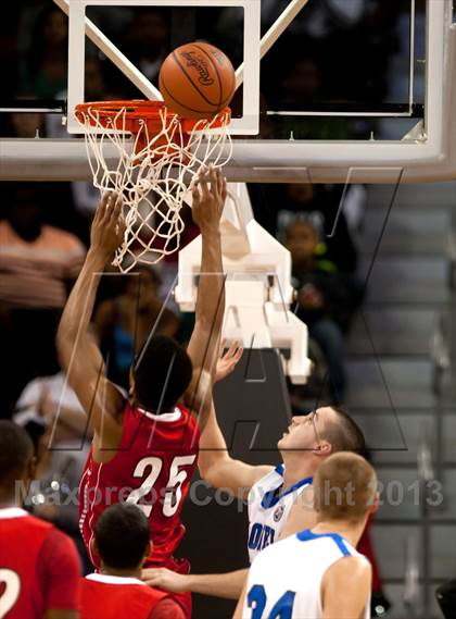 Thumbnail 3 in Holmes vs Covington Catholic (KHSAA Regional Final) photogallery.