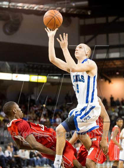 Thumbnail 2 in Holmes vs Covington Catholic (KHSAA Regional Final) photogallery.