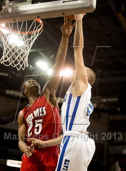 Thumbnail 3 in Holmes vs Covington Catholic (KHSAA Regional Final) photogallery.