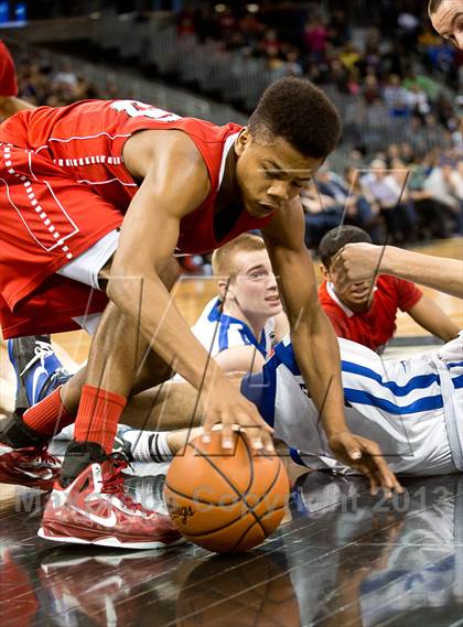 Thumbnail 1 in Holmes vs Covington Catholic (KHSAA Regional Final) photogallery.