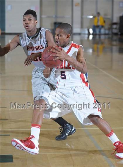 Thumbnail 1 in Foothill vs. Pleasant Grove photogallery.