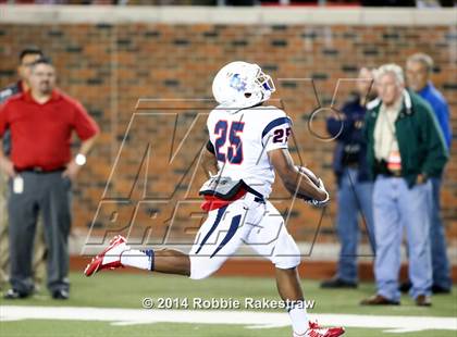 Thumbnail 2 in Skyline vs. Allen (UIL 6A Division 1 Semifinal) photogallery.