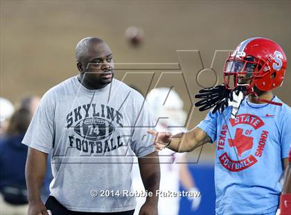 Thumbnail 1 in Skyline vs. Allen (UIL 6A Division 1 Semifinal) photogallery.