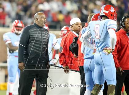 Thumbnail 1 in Skyline vs. Allen (UIL 6A Division 1 Semifinal) photogallery.