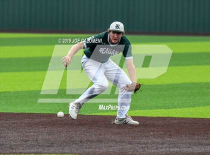 Thumbnail 3 in Reagan [Ronald] vs Westlake (UIL 6A Regional Quarterfinals) photogallery.