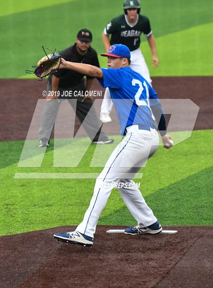 Thumbnail 1 in Reagan [Ronald] vs Westlake (UIL 6A Regional Quarterfinals) photogallery.