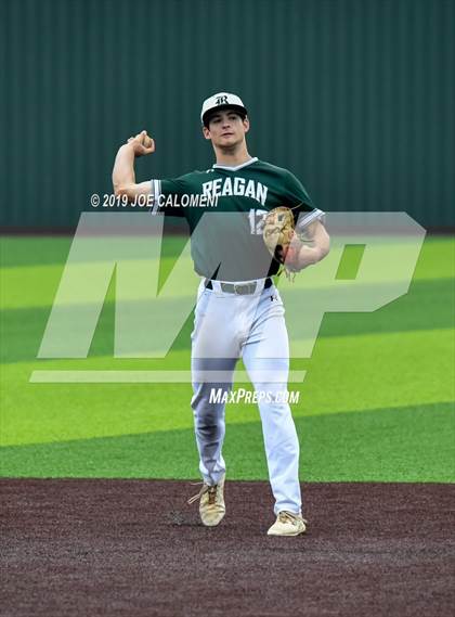 Thumbnail 1 in Reagan [Ronald] vs Westlake (UIL 6A Regional Quarterfinals) photogallery.