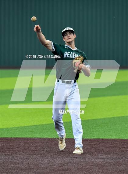 Thumbnail 2 in Reagan [Ronald] vs Westlake (UIL 6A Regional Quarterfinals) photogallery.