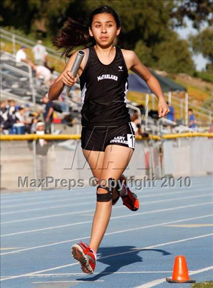 Thumbnail 1 in Camarillo Classic (4x800m Girls) photogallery.