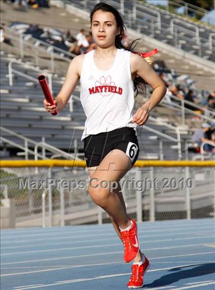 Thumbnail 2 in Camarillo Classic (4x800m Girls) photogallery.