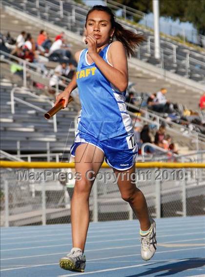 Thumbnail 3 in Camarillo Classic (4x800m Girls) photogallery.