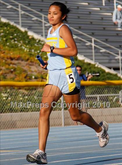 Thumbnail 2 in Camarillo Classic (4x800m Girls) photogallery.