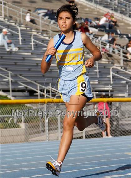 Thumbnail 2 in Camarillo Classic (4x800m Girls) photogallery.