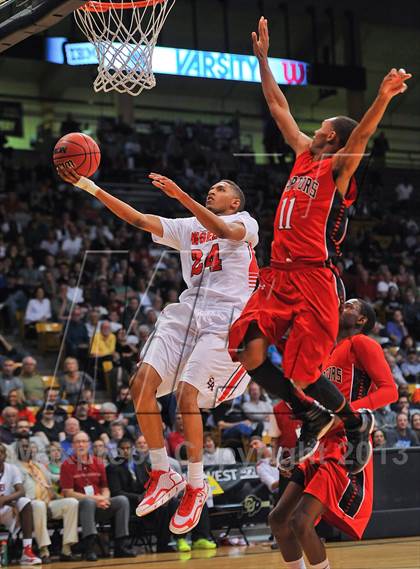 Thumbnail 2 in Denver East vs. Eaglecrest (CHSAA 5A Final) photogallery.