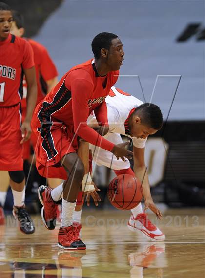 Thumbnail 3 in Denver East vs. Eaglecrest (CHSAA 5A Final) photogallery.