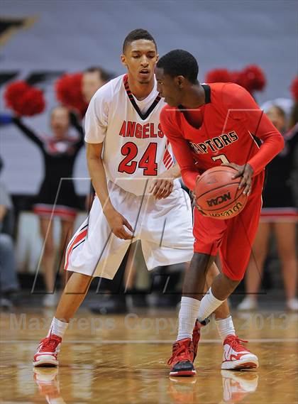 Thumbnail 3 in Denver East vs. Eaglecrest (CHSAA 5A Final) photogallery.