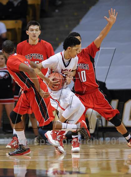 Thumbnail 2 in Denver East vs. Eaglecrest (CHSAA 5A Final) photogallery.