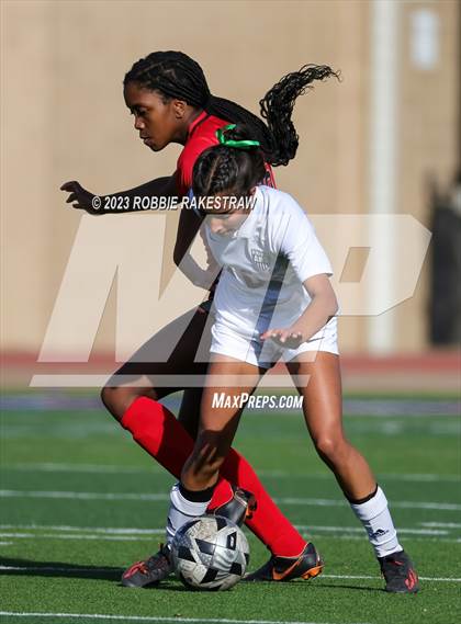 Thumbnail 3 in Arlington vs. Horn (Duncanville Classic) photogallery.