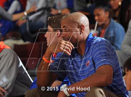 Thumbnail 3 in Bishop Gorman vs. De La Salle (MaxPreps Holiday Classic) photogallery.