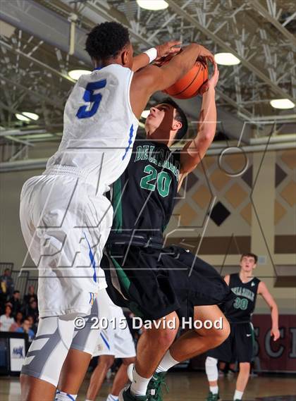 Thumbnail 1 in Bishop Gorman vs. De La Salle (MaxPreps Holiday Classic) photogallery.