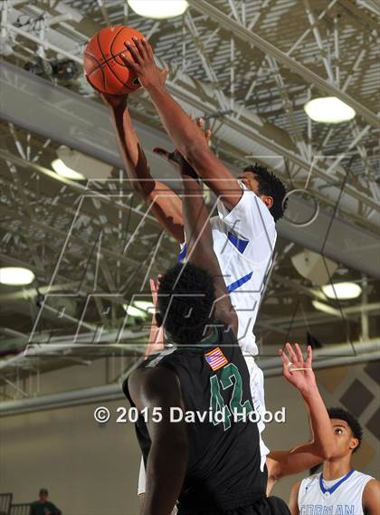 Thumbnail 2 in Bishop Gorman vs. De La Salle (MaxPreps Holiday Classic) photogallery.