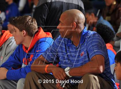 Thumbnail 3 in Bishop Gorman vs. De La Salle (MaxPreps Holiday Classic) photogallery.