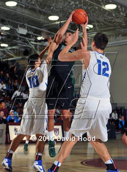 Thumbnail 3 in Bishop Gorman vs. De La Salle (MaxPreps Holiday Classic) photogallery.