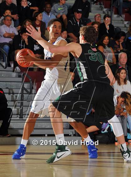Thumbnail 3 in Bishop Gorman vs. De La Salle (MaxPreps Holiday Classic) photogallery.